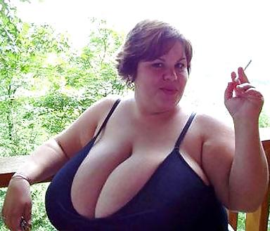 21P Hot big curves clothed