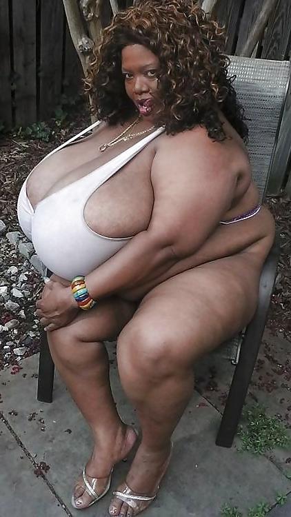 21P Hot big curves clothed
