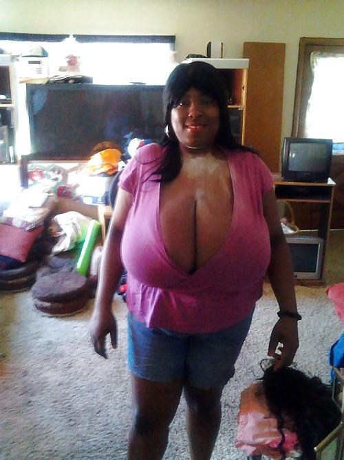 21P Hot big curves clothed