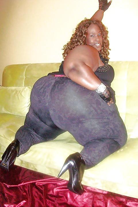 21P Hot big curves clothed
