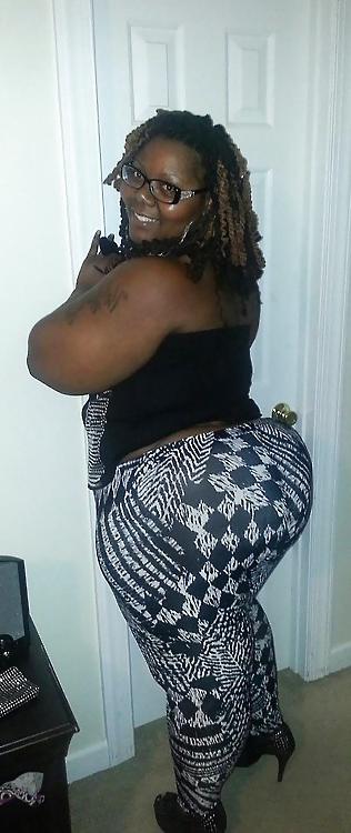 21P Hot big curves clothed