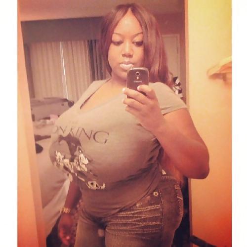 21P Hot big curves clothed