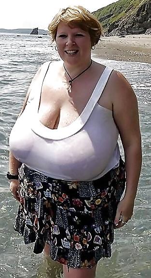 21P Hot big curves clothed