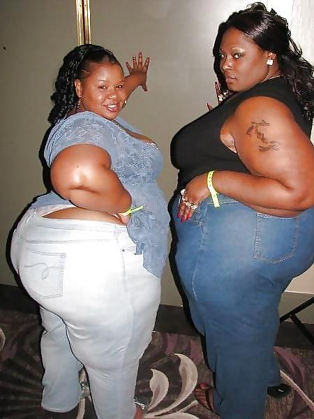 21P Hot big curves clothed
