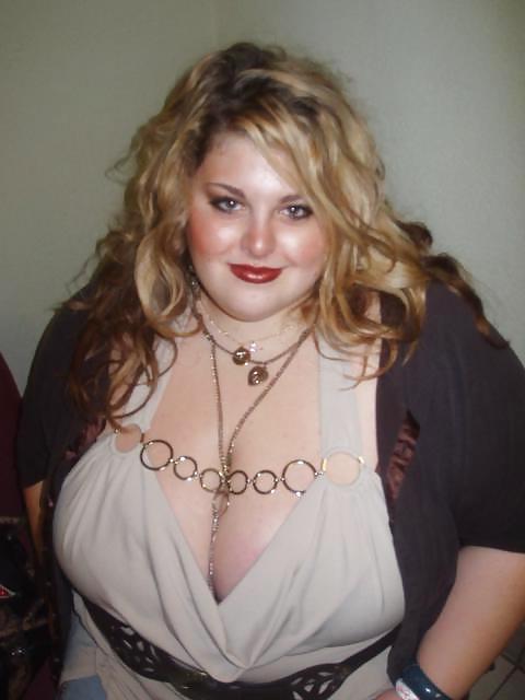 21P Hot big curves clothed