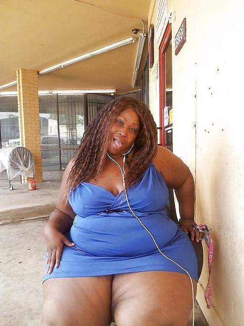 21P Hot big curves clothed