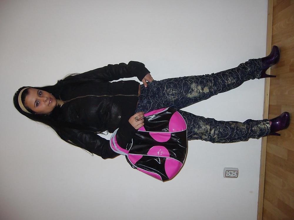 25P Chubby Teen Home Posing