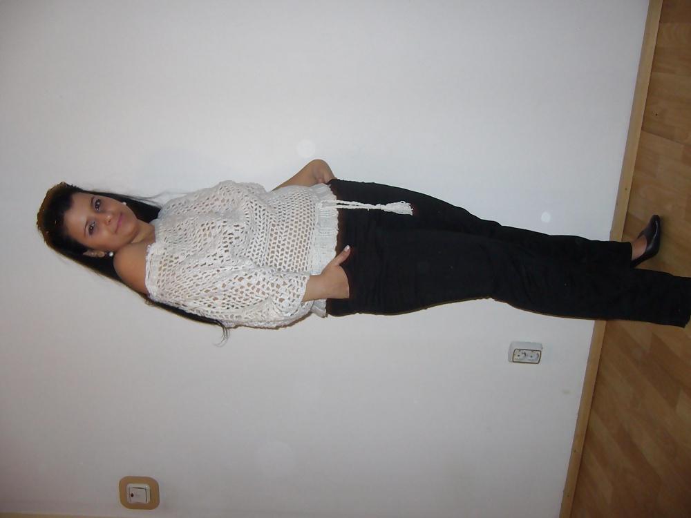 25P Chubby Teen Home Posing