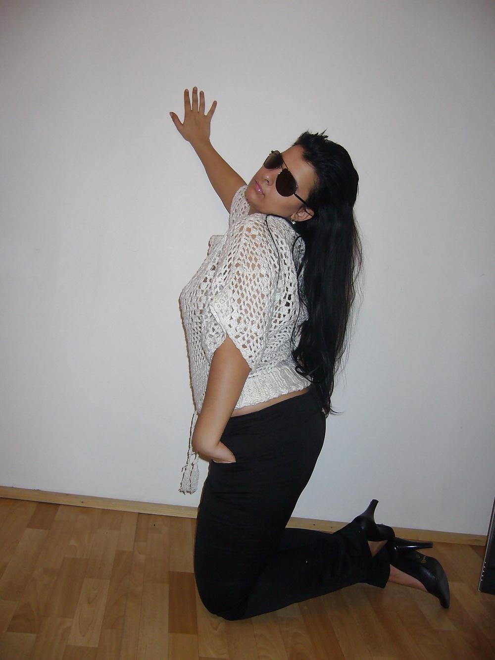 25P Chubby Teen Home Posing