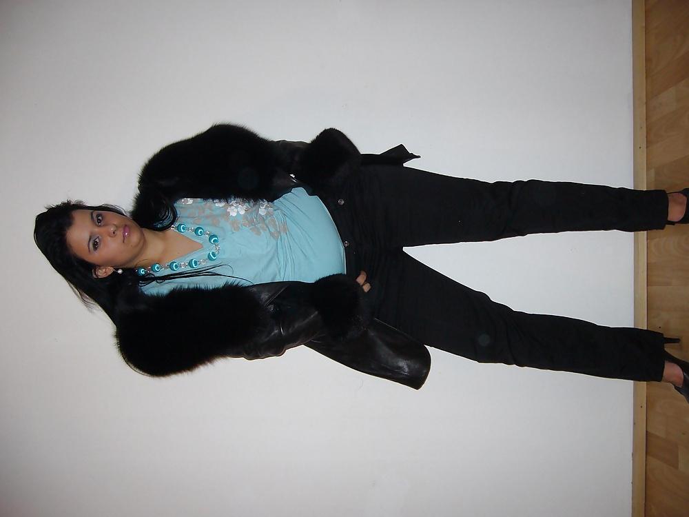 25P Chubby Teen Home Posing