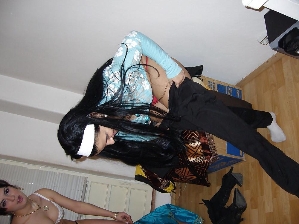 25P Chubby Teen Home Posing