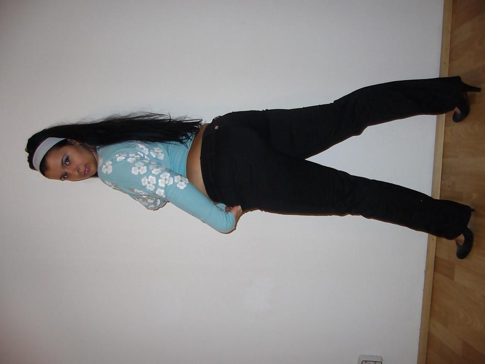 25P Chubby Teen Home Posing