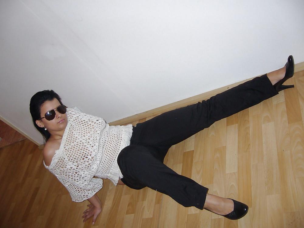 25P Chubby Teen Home Posing