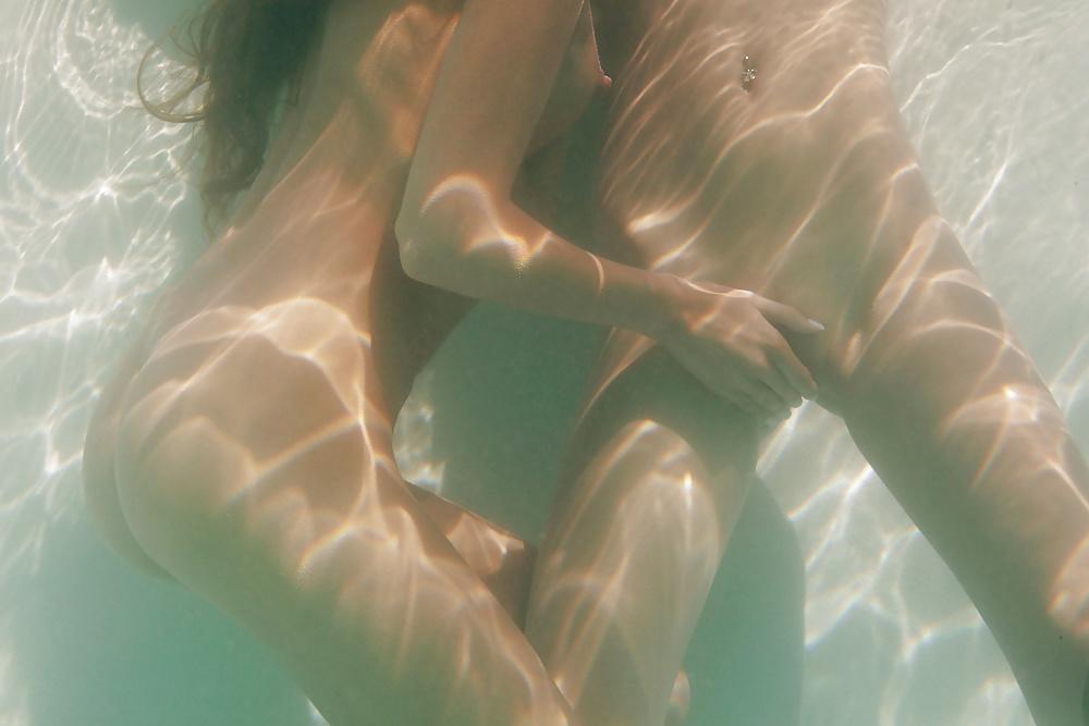 25P Underwater - sex with Silvie & Candice 