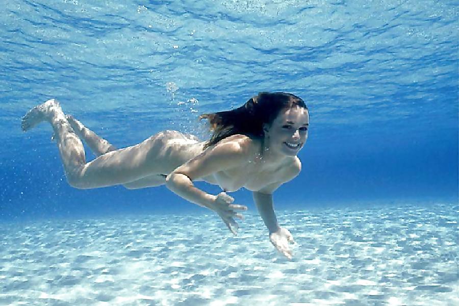 25P Underwater girls