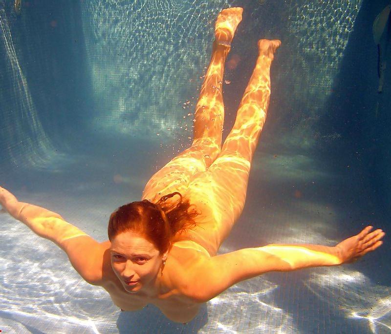 25P Underwater girls