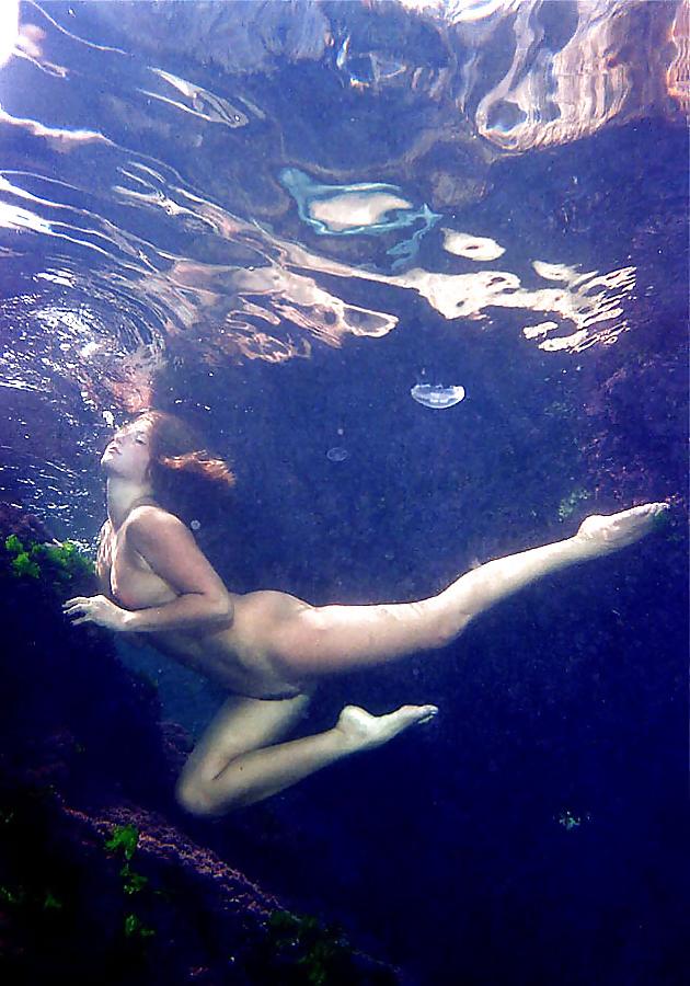 25P Underwater girls