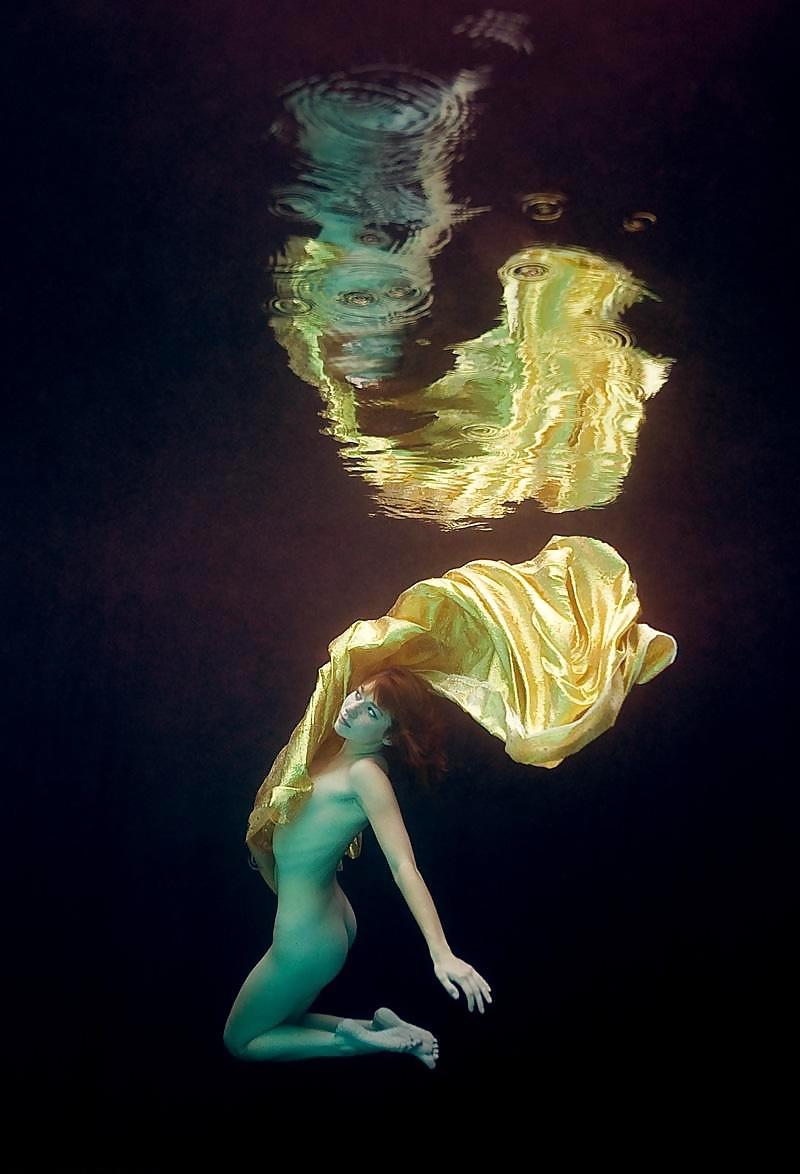 25P Underwater girls