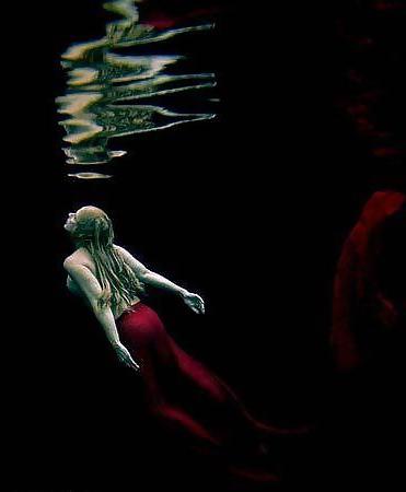 25P Underwater girls