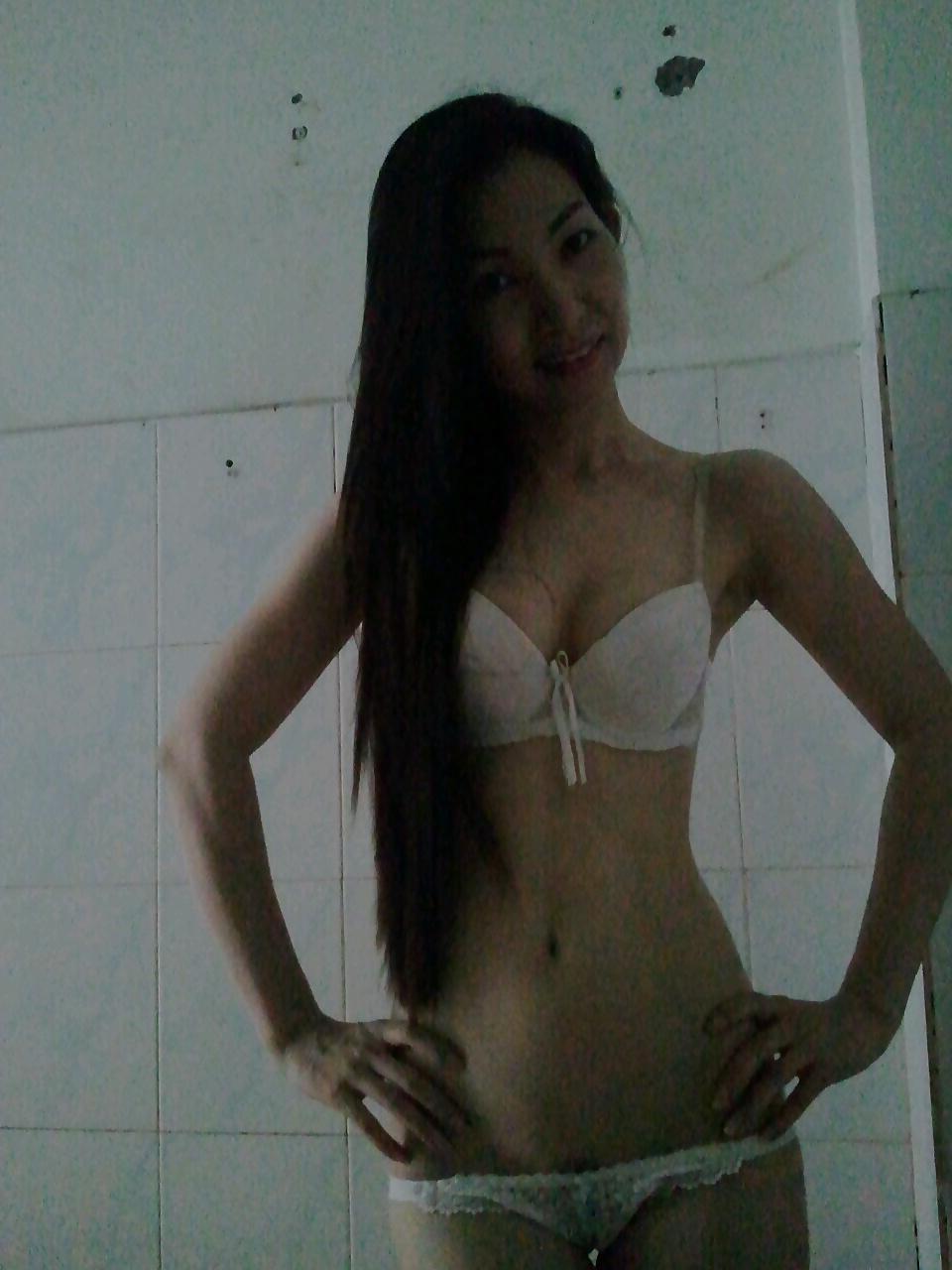 15P Cheap Vietnamese Amateur Slut : Age 29