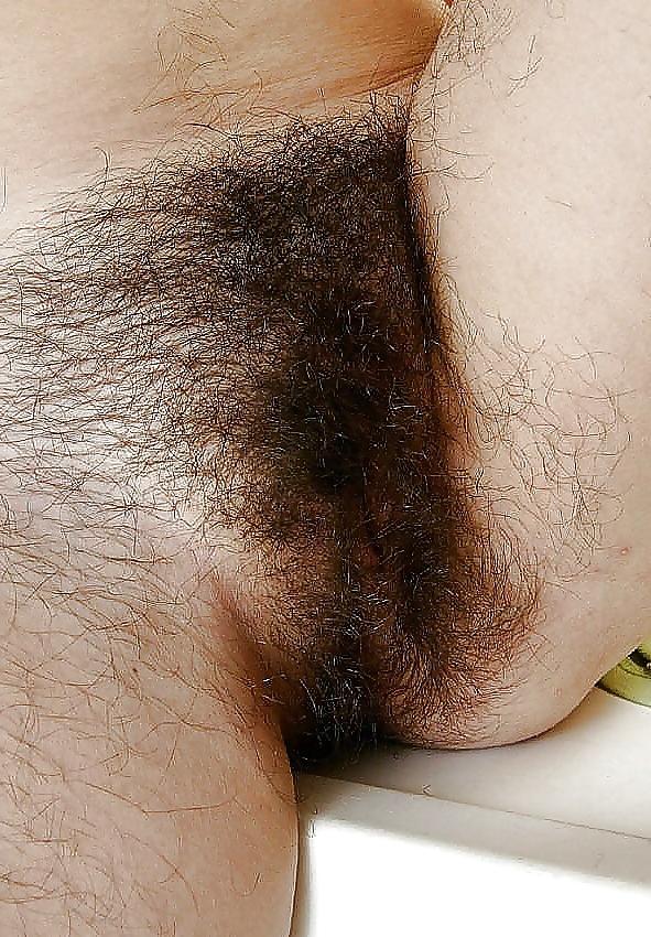 8P Hairy pussy close up