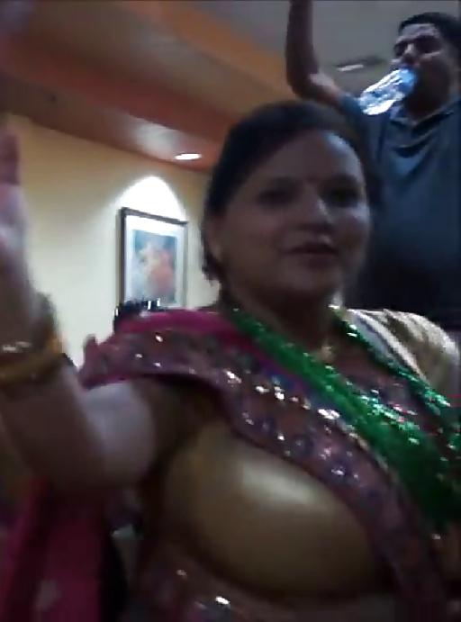 6P Huge boobs indian aunty, dancing in party... just 4 titfuck