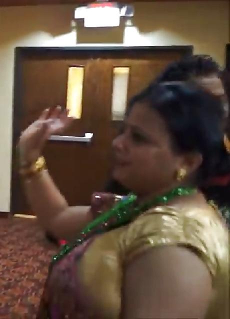 6P Huge boobs indian aunty, dancing in party... just 4 titfuck