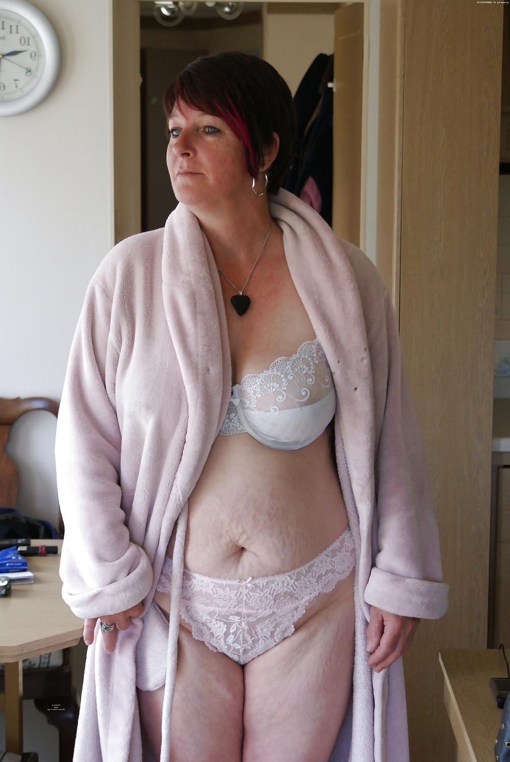 12P MATURE old granny housewives - hairy panties voyeur