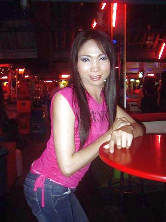 12P Pattaya Ladyboy Luk