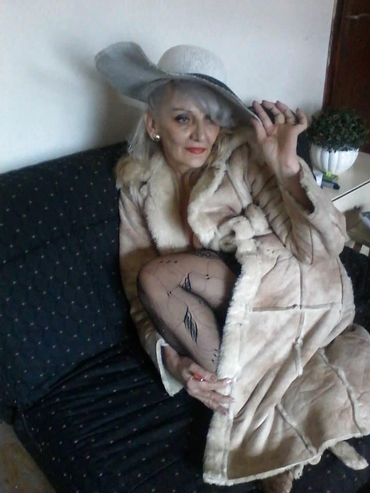 25P Granny Slut