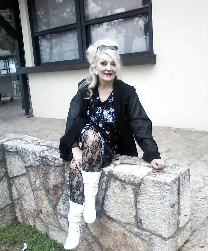 25P Granny Slut