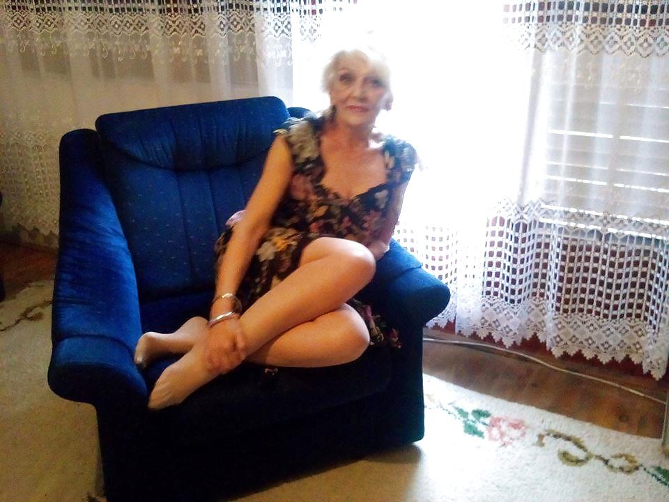 25P Granny Slut