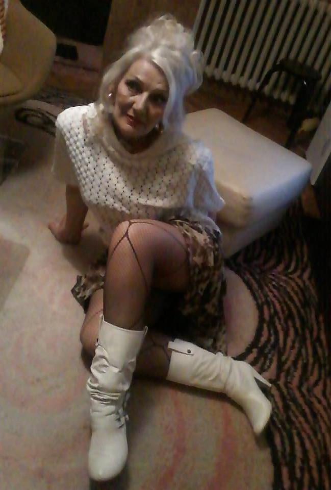 25P Granny Slut