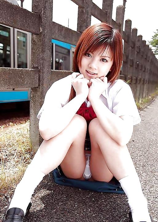 24P Japanese upskirt panties 4