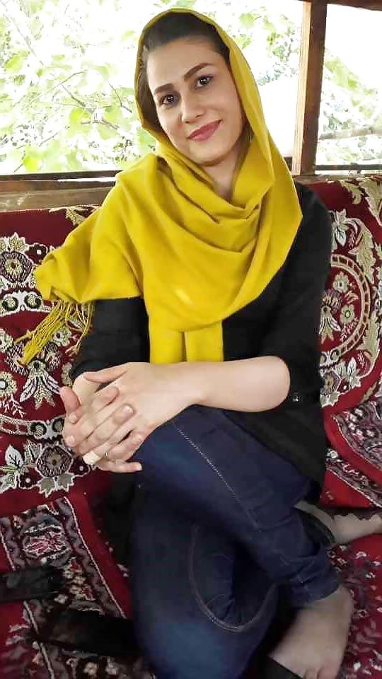 25P Arab hijabi nylon 
