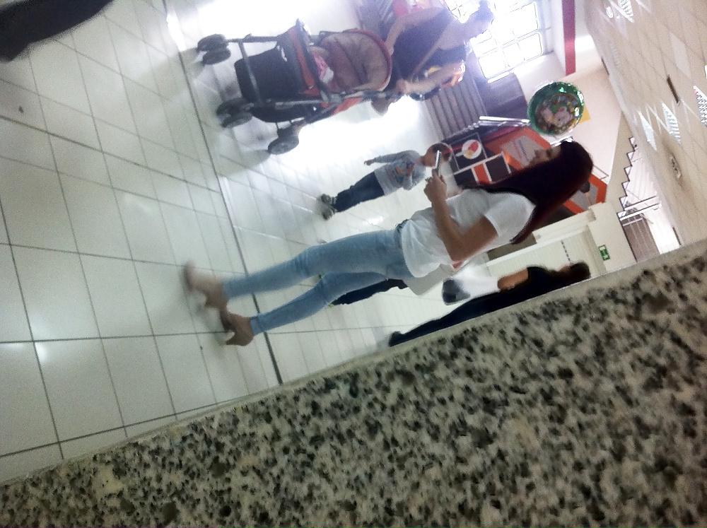 8P Voyeur pics from mall