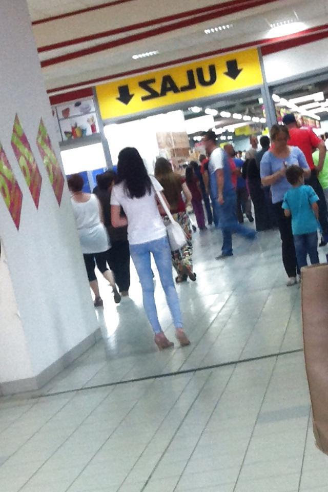 8P Voyeur pics from mall