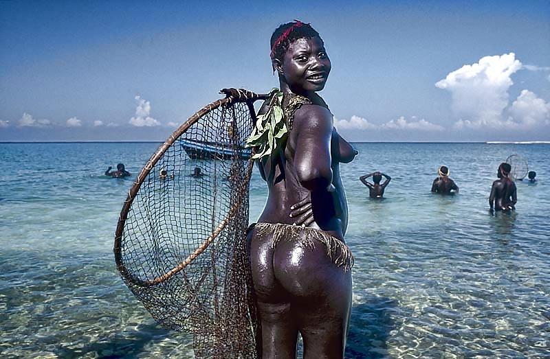 25P Nude Tribal Women