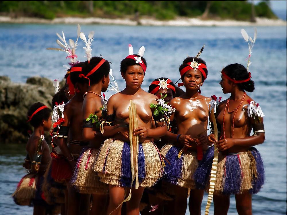 25P Nude Tribal Women