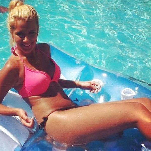 15P Super hot blonde non nude (comment please) #01