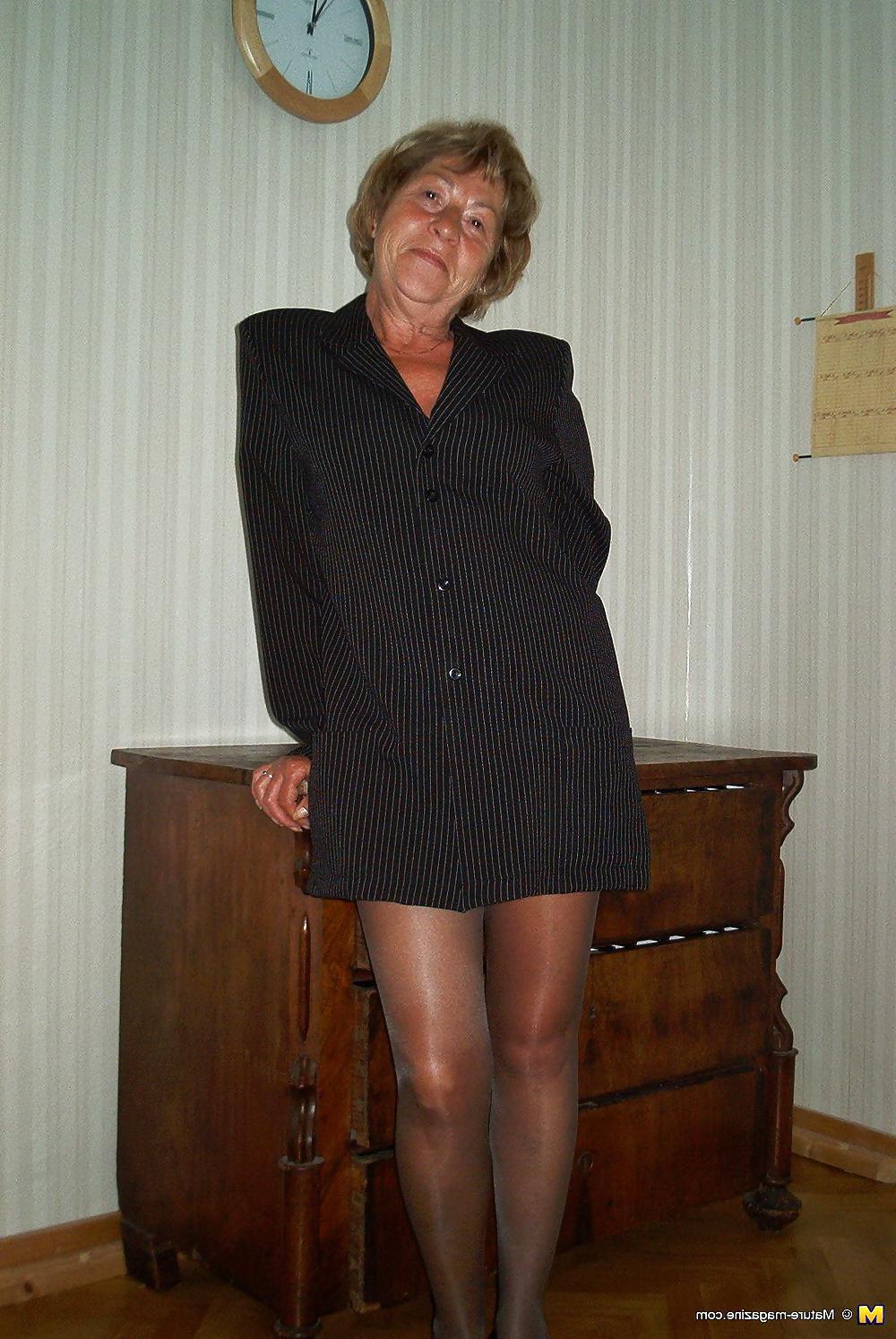 25P Granny Lisa 61 years old