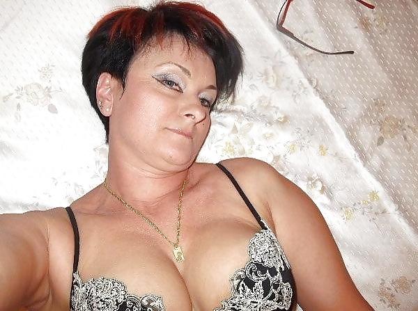25P Sexy Moms and Grannies (non-naked)