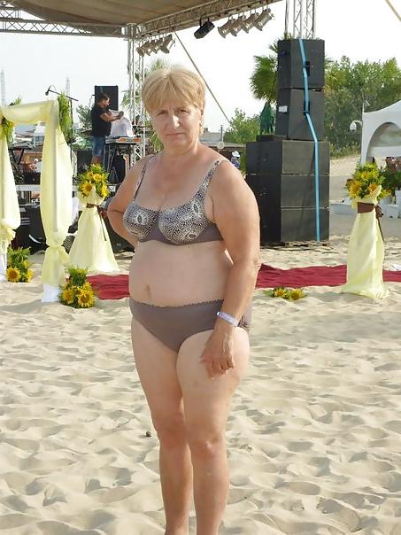 25P Sexy Moms and Grannies (non-naked)