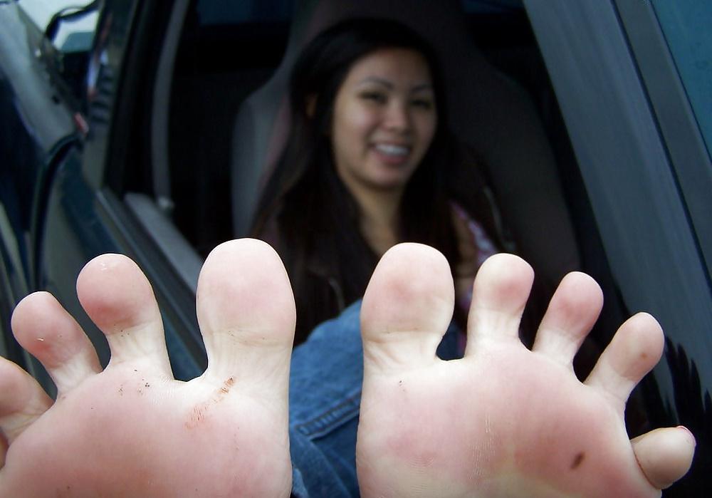 25P Asian girls feet