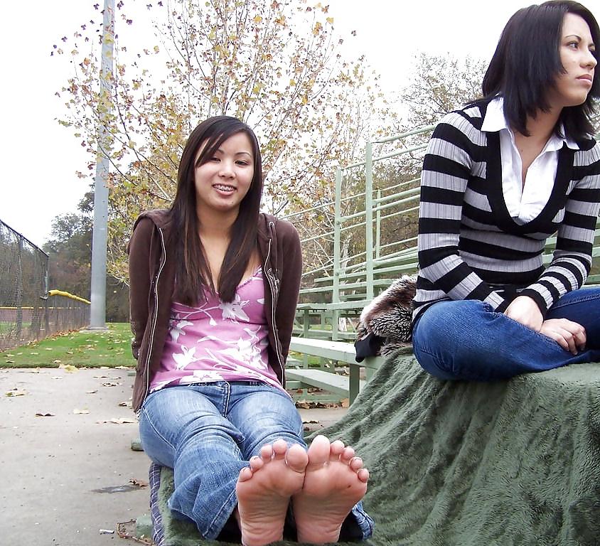 25P Asian girls feet