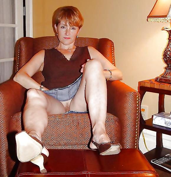 17P Upskirt mature