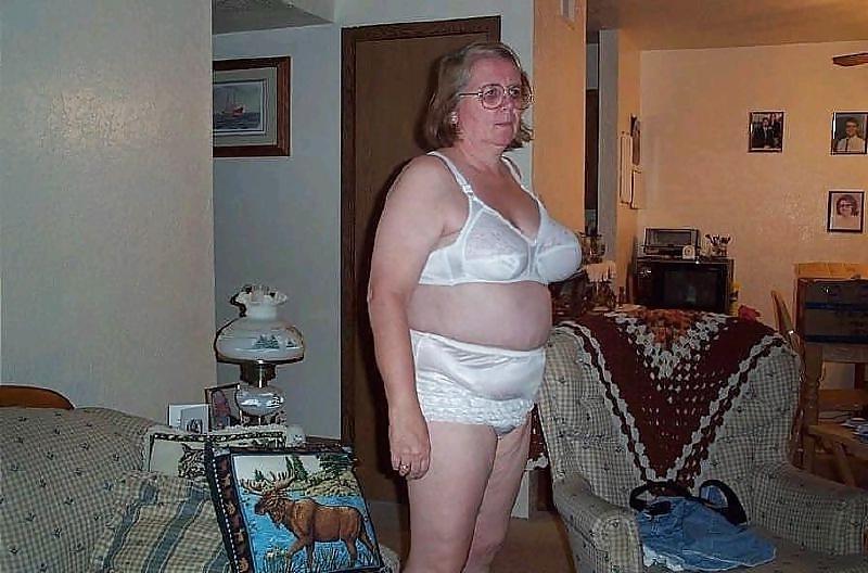 24P Comment For Sexy Granny Alice