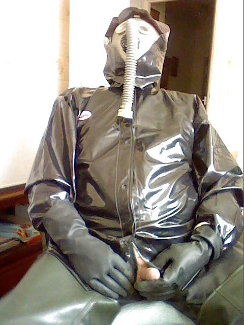 25P Relaxing in rubber.