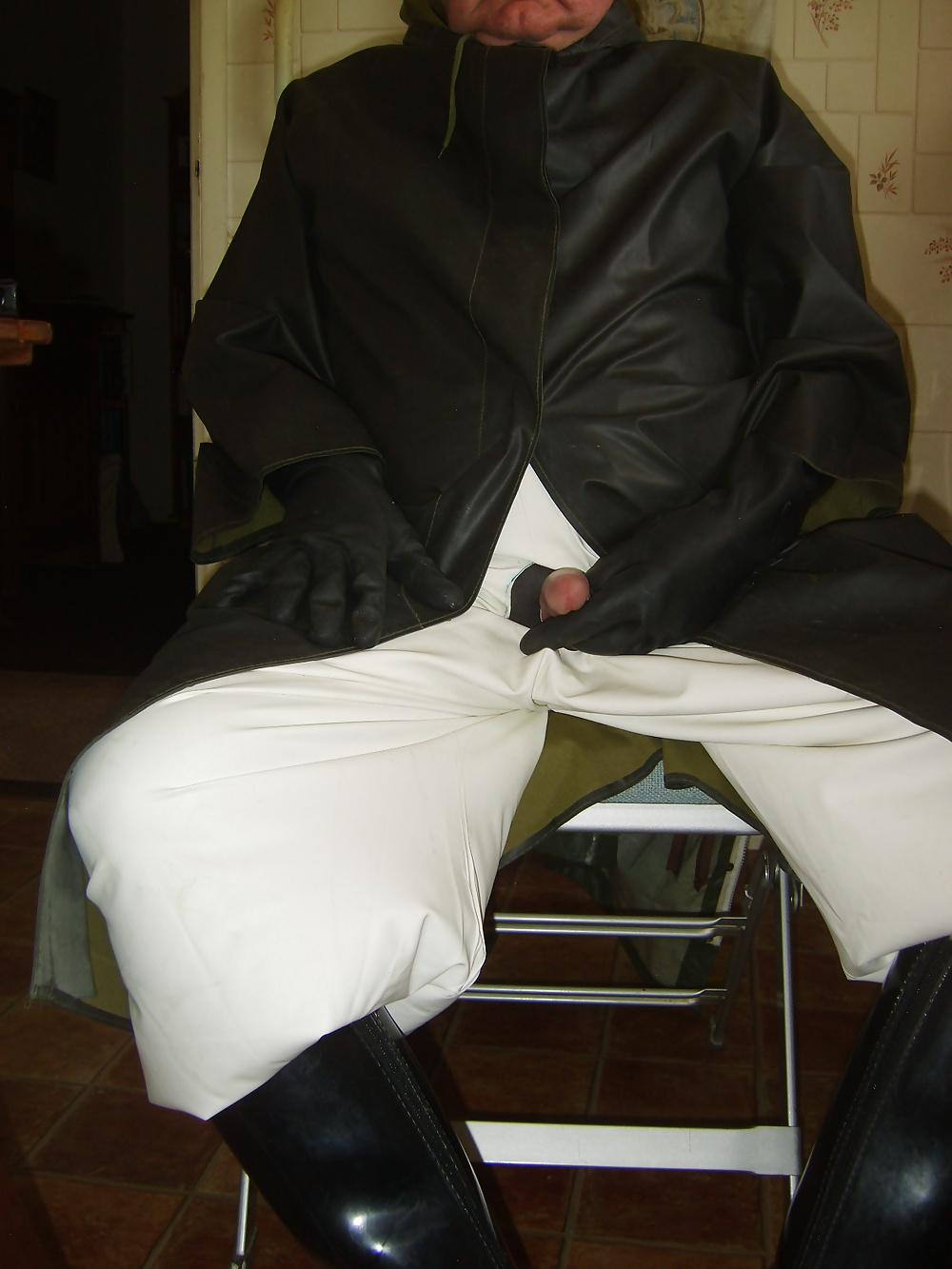 25P Relaxing in rubber.