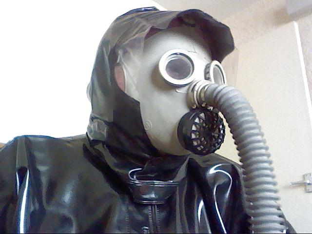 25P Relaxing in rubber.